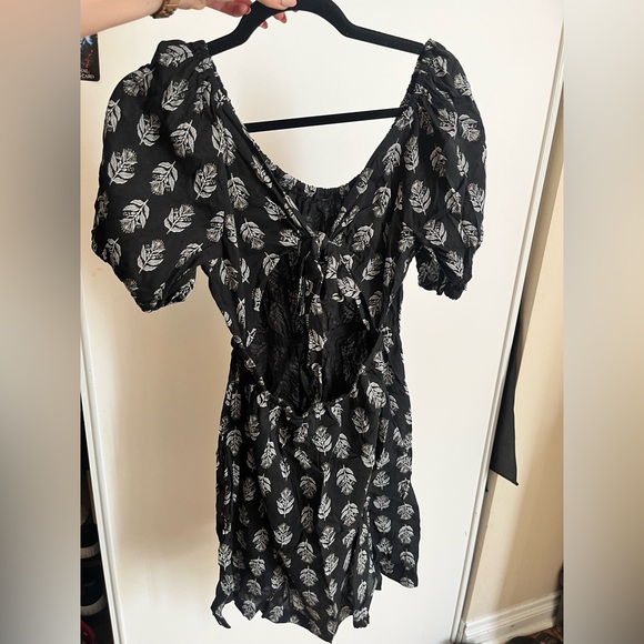 Black and white dress with puff sleeves - Picture 3 of 3